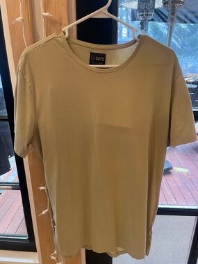 Men's Cuts Crew Neck T-Shirt in Olive